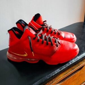 Nike LeBron James XIX 19 Low Light Crimson Red Gold Black DO9829-600 Men's